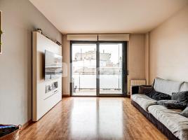 Piso, 110.00 m², cerca de bus y tren, seminuevo