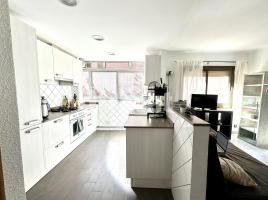 Квартиры, 67.00 m², Рядом с автобусом и метро