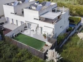 Casa (unifamiliar adosada), 289.00 m², cerca de bus y tren, seminuevo, Sant Quirze Parc-Vallsuau-Castellet