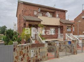  (unifamiliar adossada), 136.00 m², حافلة قرب والقطار, Sant Vicenç Dels Horts