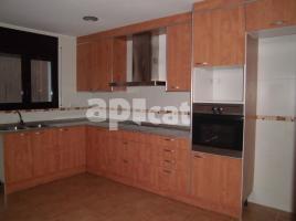 Casa (unifamiliar adossada), 245.00 m², prop de bus i tren, seminou