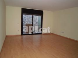 Casa (unifamiliar adossada), 245.00 m², prop de bus i tren, seminou