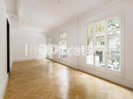 Louer , 364.00 m²