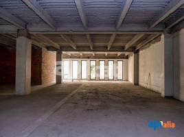 , 1334.00 m², in der Nähe von Bus und Bahn