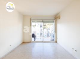 Piso, 85.00 m², cerca de bus y tren