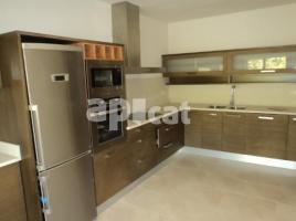 Lloguer Casa (unifamiliar adossada), 240.00 m², prop de bus i tren