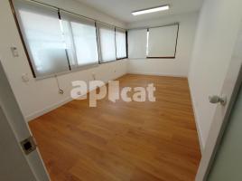 For rent office, 35.00 m², near bus and train