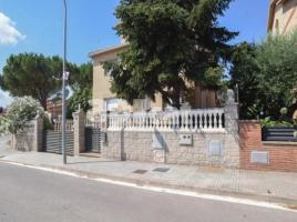 Casa (chalet / torre), 358.00 m², seminuevo