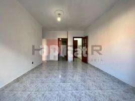 Apartament, 60.00 m², prop de bus i tren, Calle URGELL