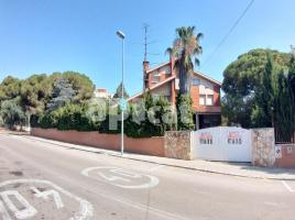 Houses (villa / tower), 250.00 m², near bus and train, Avenida Diagonal