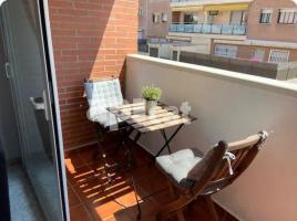 Apartamento, 34.00 m², cerca de bus y tren, seminuevo