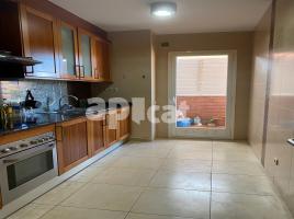 Piso, 91.00 m², cerca de bus y tren, seminuevo