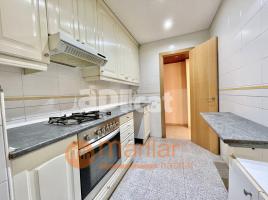 Piso, 75.00 m², cerca de bus y tren, Calle de Guipúscoa