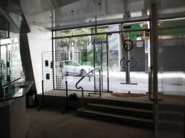 Louer , 900.00 m², près de bus et de train