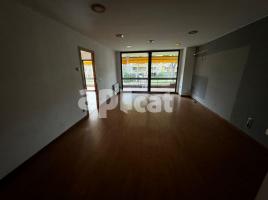 Flat, 127.00 m², near bus and train