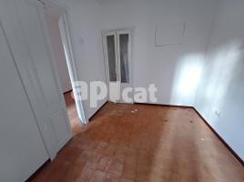 Pis, 94.00 m², près de bus et de train, Collblanc