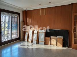 Flat, 82.00 m², near bus and train