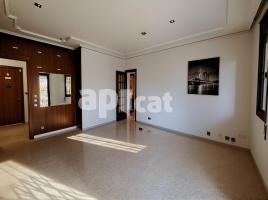 Flat, 82.00 m², close to bus and metro