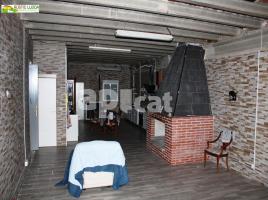  (unifamiliar aïllada), 654.00 m², حافلة قرب والقطار