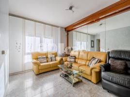 Casa (unifamiliar adosada), 336.00 m², cerca de bus y tren, Calle Congost