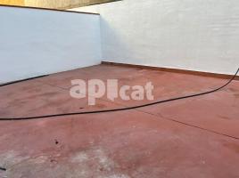 Pis, 75.00 m², حافلة قرب والقطار, جديد