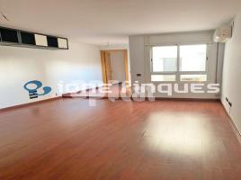 Flat, 91.00 m², near bus and train