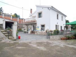 Houses (villa / tower), 298.00 m², Calle Carolinas