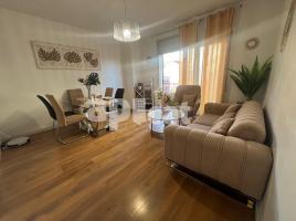 Piso, 102.00 m², cerca de bus y tren