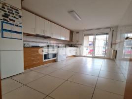 Flat, 100.00 m², near bus and train, MASRAMPINYO