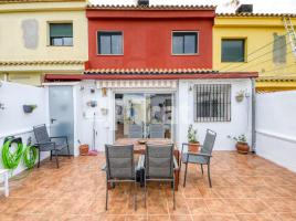 Houses (terraced house), 181.00 m², almost new, Calle Figueres, 5