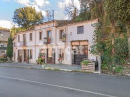 Houses (terraced house), 328.00 m², Calle Esparreguera, 1