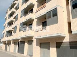 Flat, 79.00 m², near bus and train, almost new