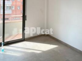 Flat, 79.00 m², near bus and train, almost new