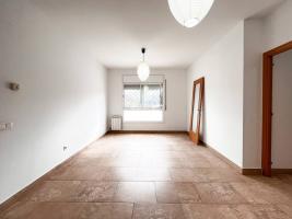 Pis, 68.00 m², fast neu