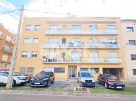 Piso, 82.85 m², cerca de bus y tren, seminuevo