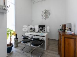 Altres, 204.00 m², prop de bus i tren