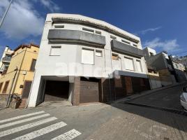 Propiedad vertical, 1200.00 m², seminuevo, Calle del Sol, 3