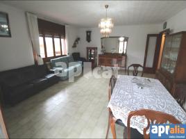 Pis, 259.00 m², prop de bus i tren