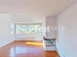 Flat, 126.00 m², close to bus and metro