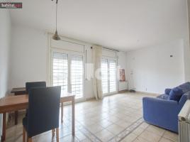 Piso, 110.00 m², cerca de bus y tren