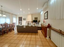 Piso, 80.00 m², cerca de bus y tren