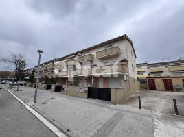 Houses (terraced house), 170.00 m², almost new