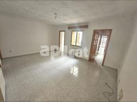 Flat, 116.00 m², near bus and train