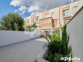 Houses (terraced house), 240.00 m², almost new