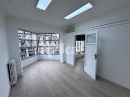 Alquiler oficina, 63.00 m², cerca de bus y tren, Ronda de la Universitat, 7