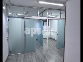 Mieten , 40.00 m², in der Nähe von Bus-und U-Bahn, Calle del Rosselló, 108