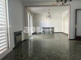 Casa (unifamiliar adosada), 344.00 m², cerca de bus y tren