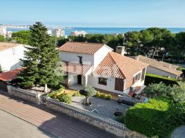 Houses (villa / tower), 260.00 m²