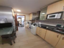 Flat, 82.00 m², near bus and train, almost new