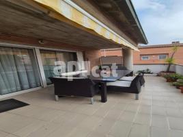 Casa (unifamiliar adosada), 229.00 m², cerca de bus y tren